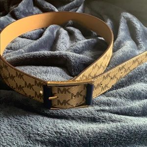 michael kors belt (like new)